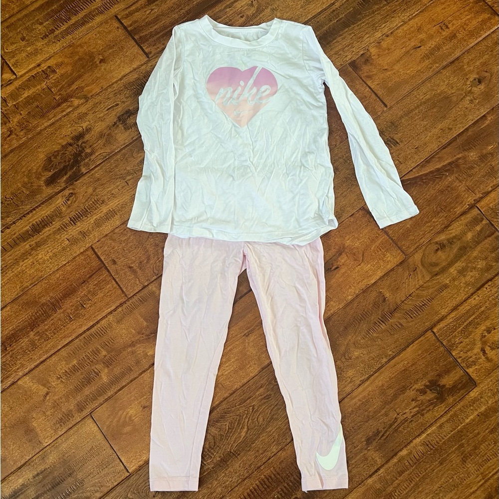 Nike Girl Matching Set sz 5 - White and Light Pink